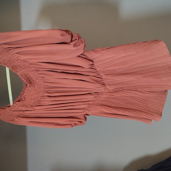 Clothes - Picture 3 of 4